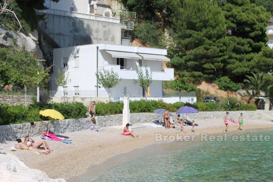 Riwiera Makarska, dom pierwszym rzędzie do morza