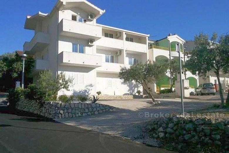 près de Makarska, maison d'appartements