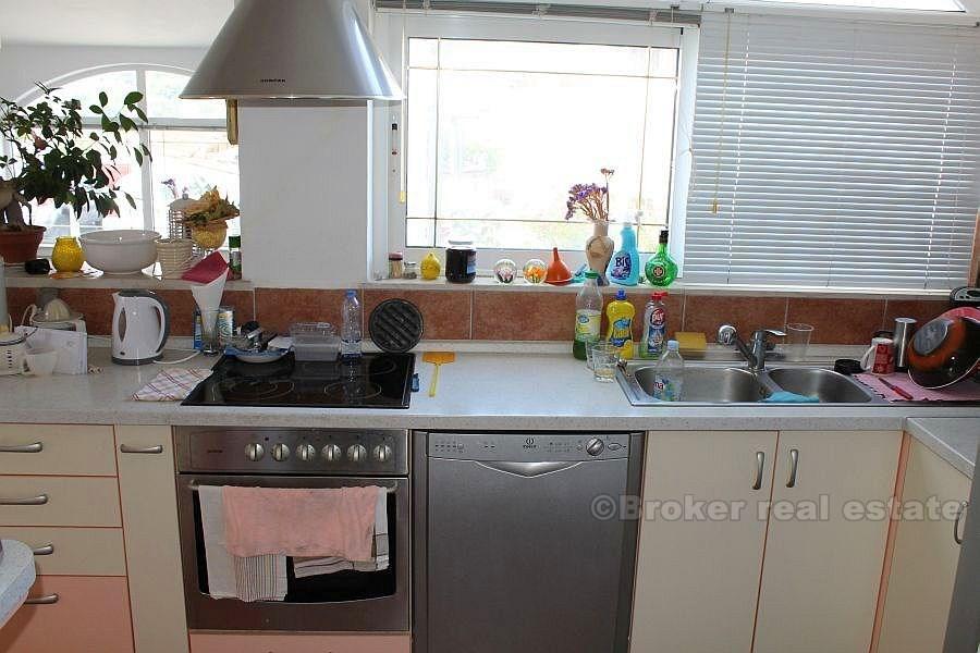 V blízkosti Trogiru, dva domy