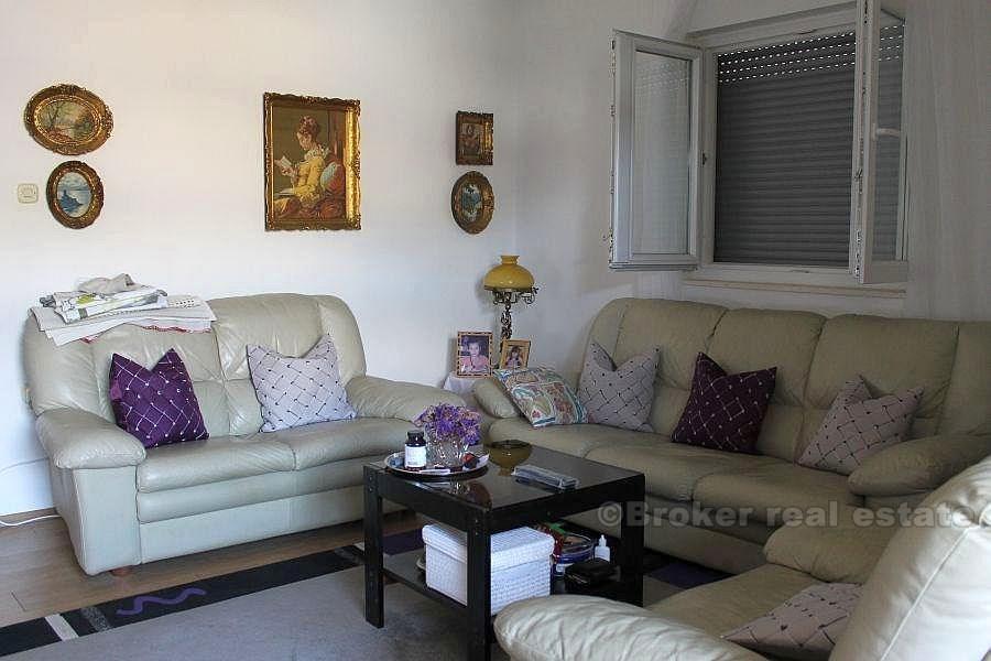 V blízkosti Trogiru, dva domy