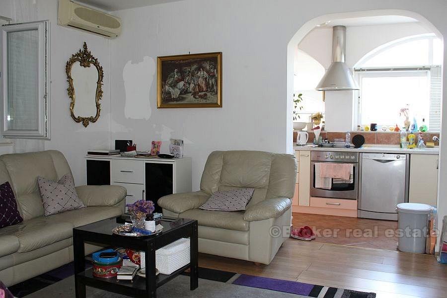 V blízkosti Trogiru, dva domy