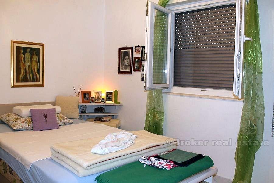 V blízkosti Trogiru, dva domy