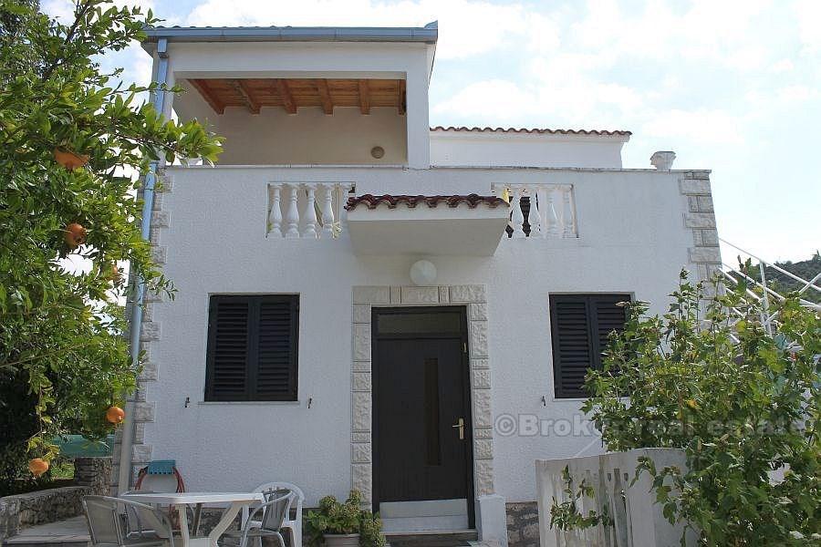 V blízkosti Trogiru, dva domy