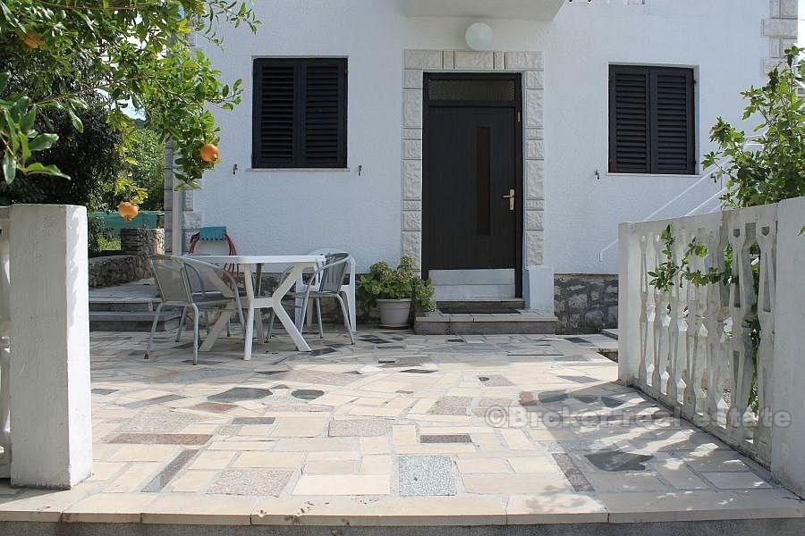 V blízkosti Trogiru, dva domy