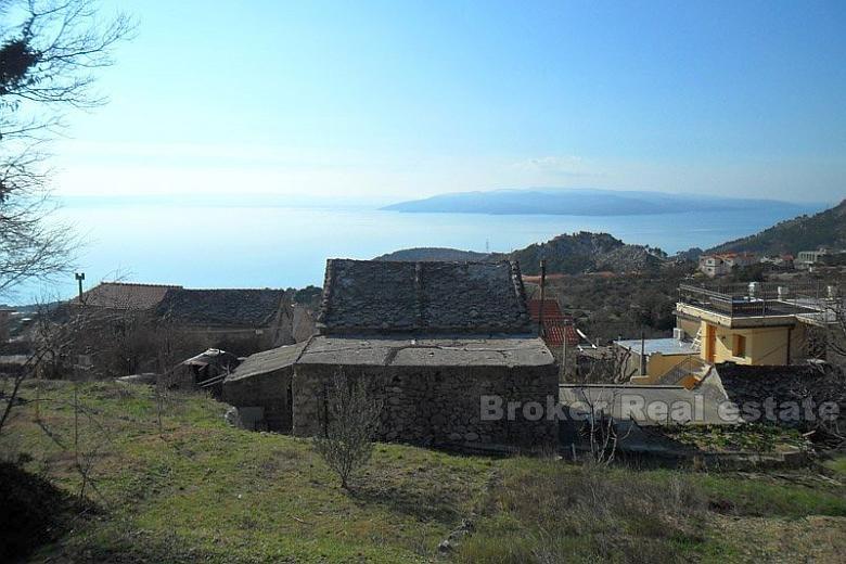 u Makarské, starý kamenný dům