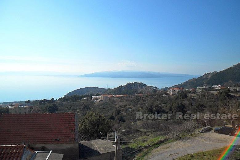 u Makarské, starý kamenný dům