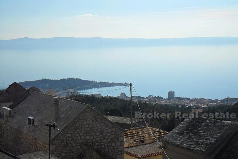 u Makarské, starý kamenný dům