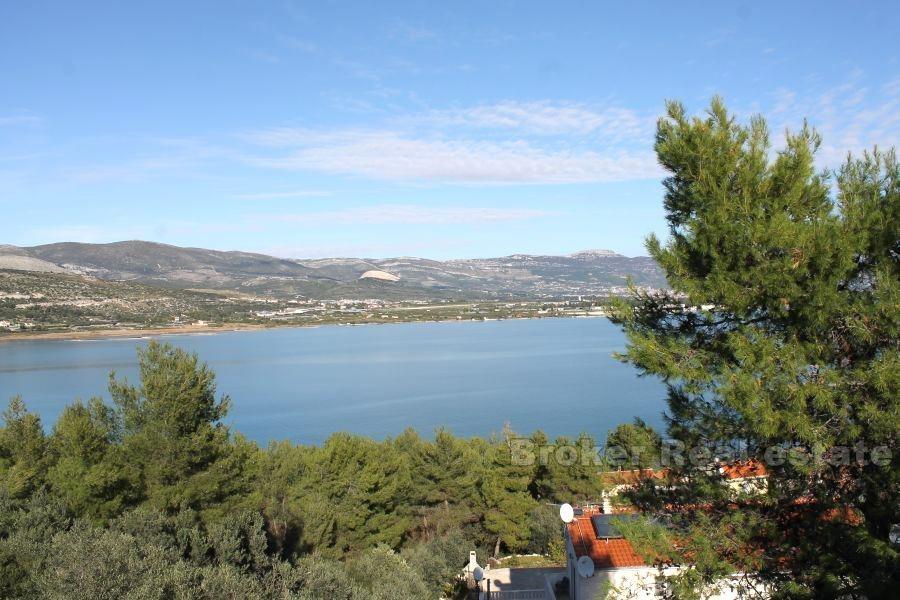 otok Čiovo, kuća s 9 apartmana