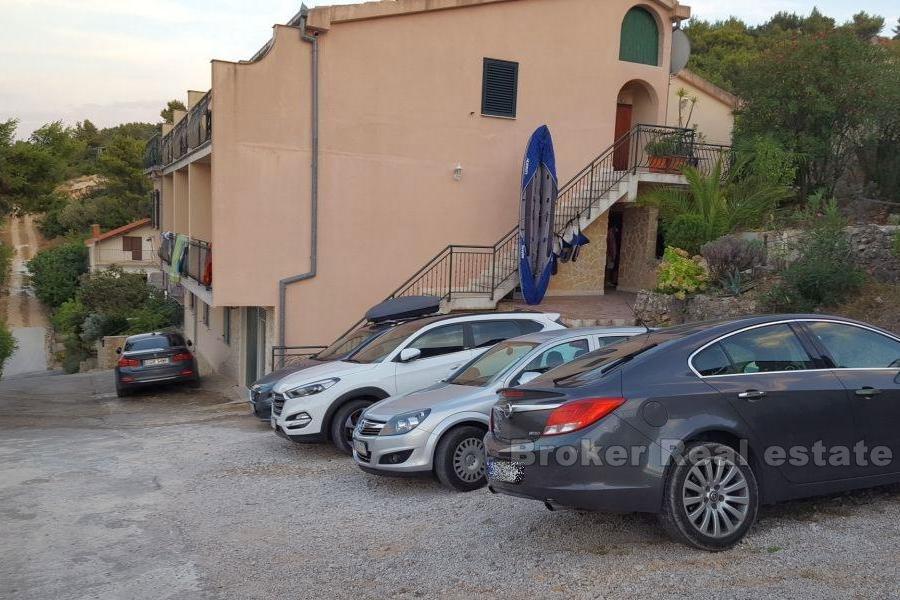 ostrov Čiovo, dom s 9 apartmánmi