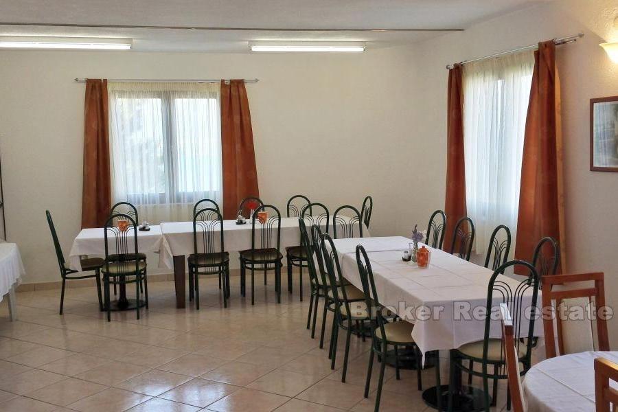 ostrov Čiovo, dom s 9 apartmánmi