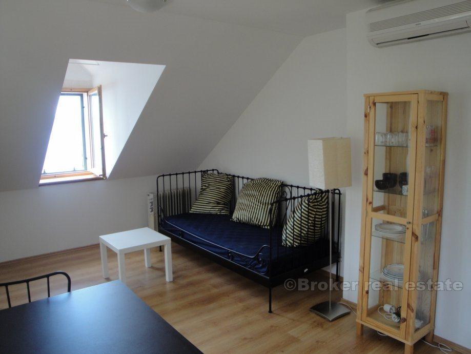 Nedaleko Omiš, dvoupatrový dům