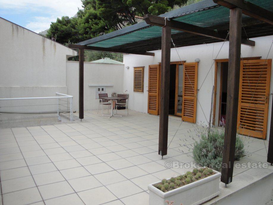 Nedaleko Omiš, dvoupatrový dům