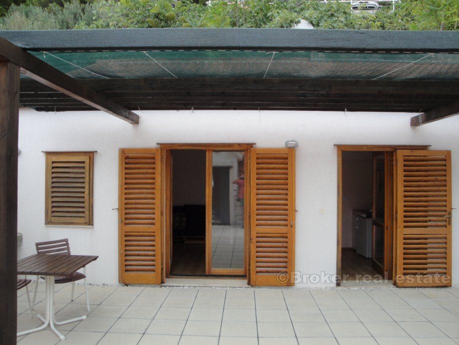 Nedaleko Omiš, dvoupatrový dům