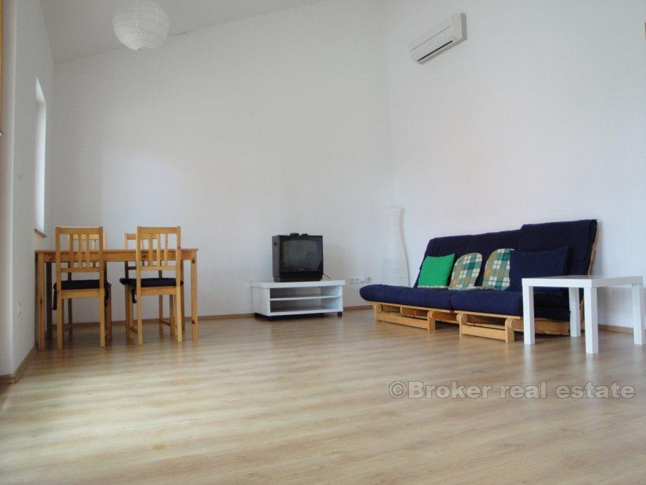 Nedaleko Omiš, dvoupatrový dům