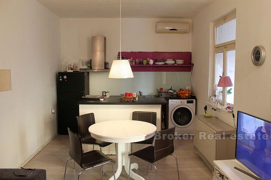 Solin, połowa domu rodzinnego i pierwsze piętro starego domu