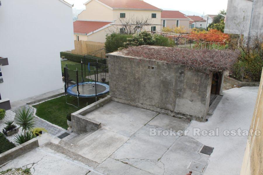 Solin, połowa domu rodzinnego i pierwsze piętro starego domu