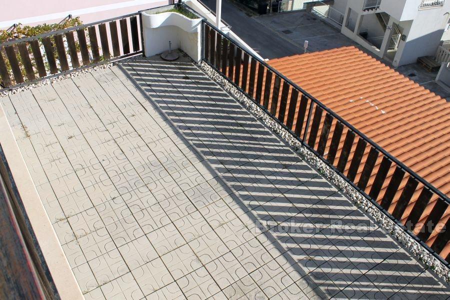 Nedaleko Omiše, bytový dům