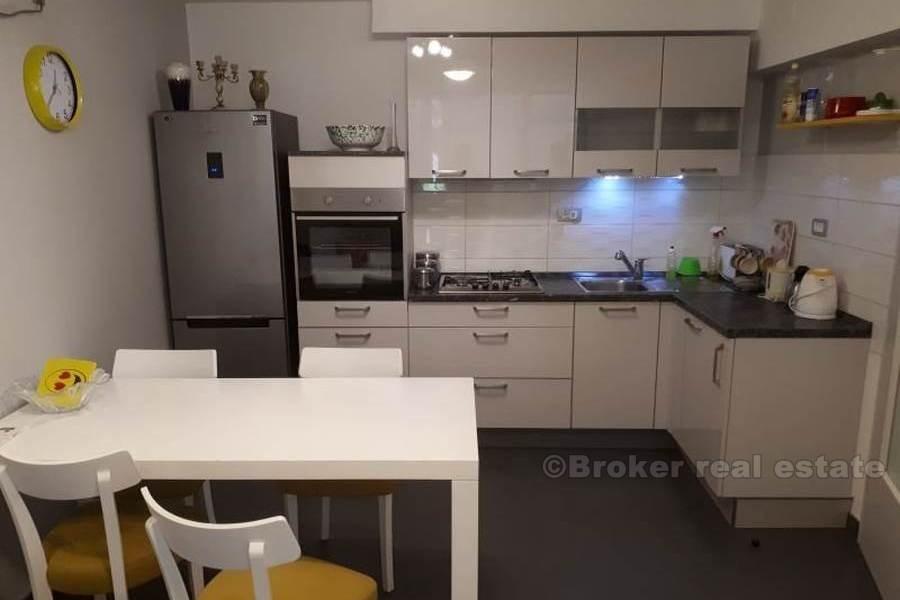 Split, Skalice, bel appartement de deux chambres