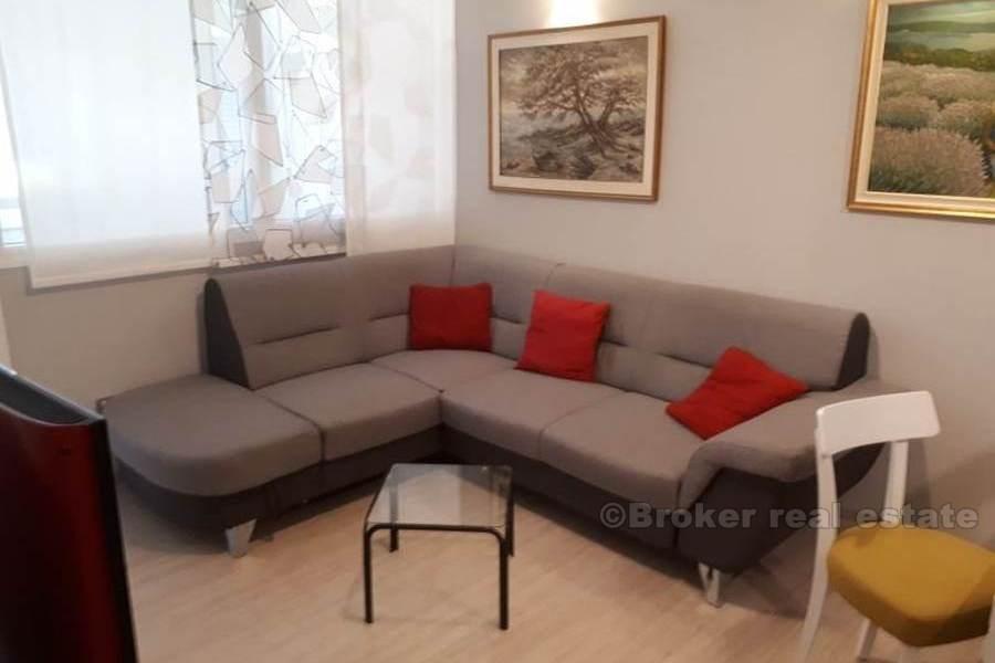 Split, Skalice, bel appartement de deux chambres