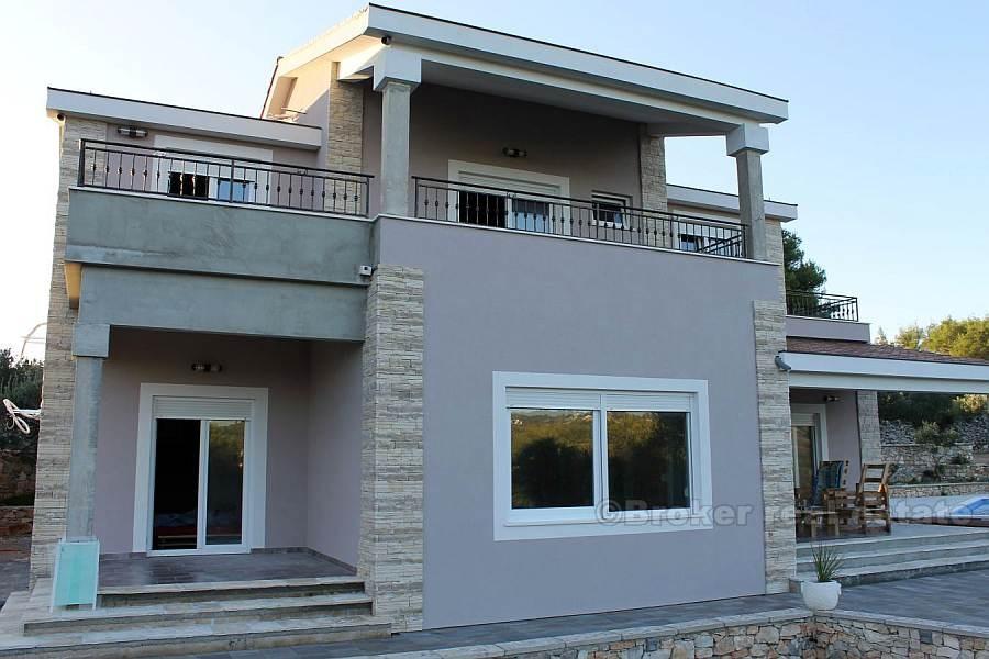 Solta - vila s výhledem na moře a bazén