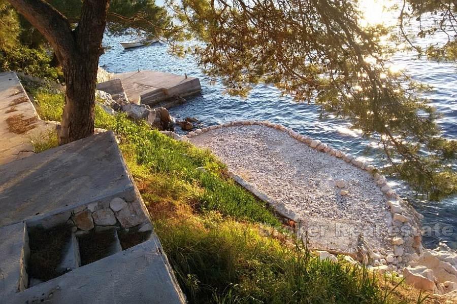 Остров Ластово, земля под застройку, первый ряд от моря