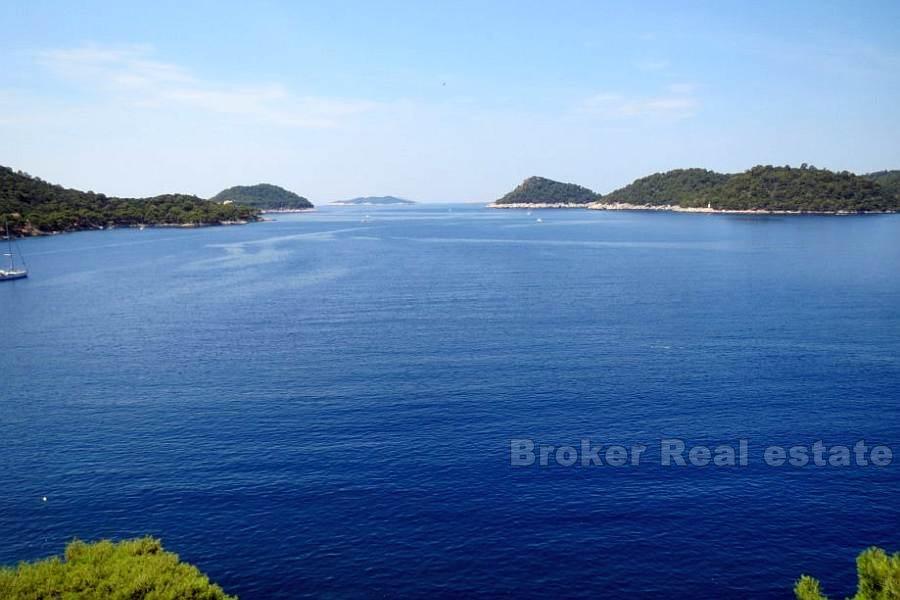 Остров Ластово, земля под застройку, первый ряд от моря