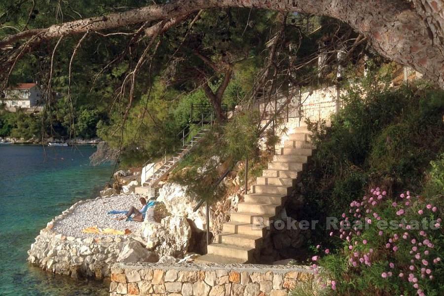 Остров Ластово, земля под застройку, первый ряд от моря