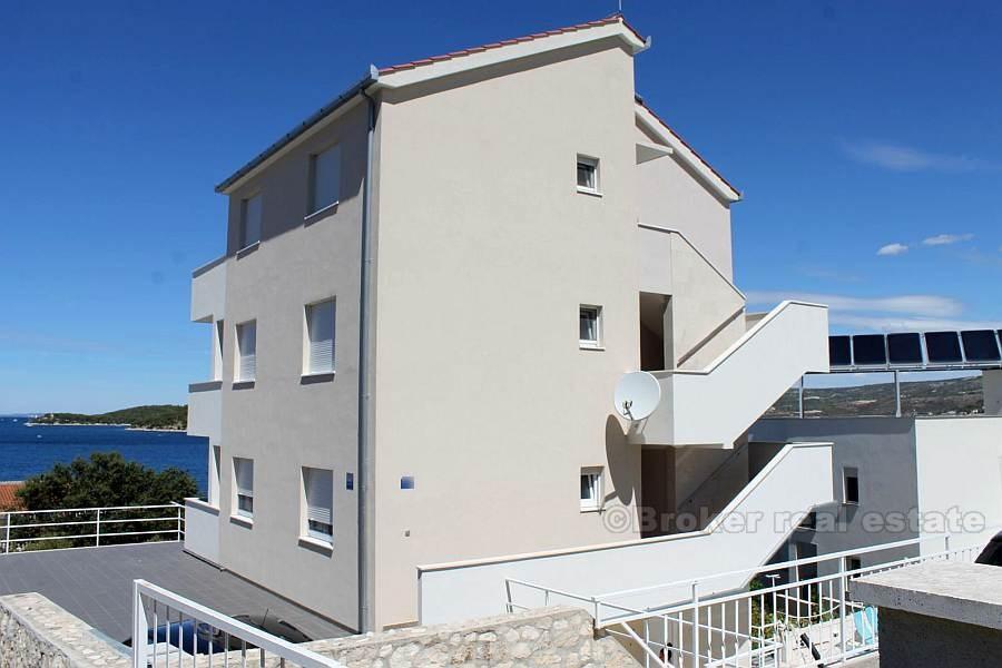 Rogoznica, apartment house with swimming pool