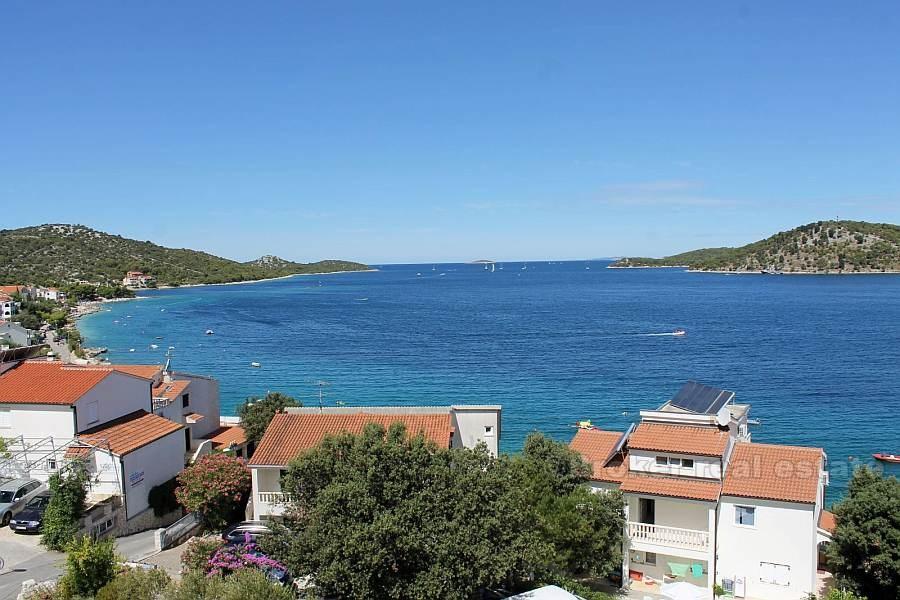 Rogoznica, apartment house with swimming pool