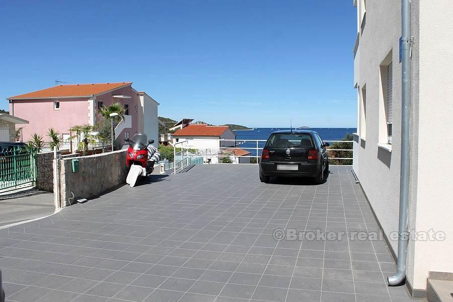 Rogoznica, apartment house with swimming pool