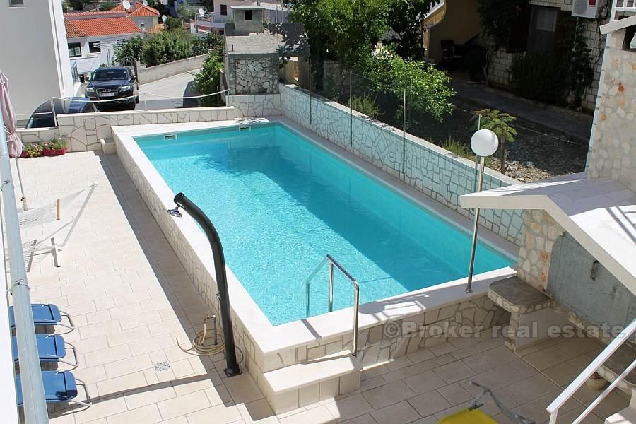 Rogoznica, apartment house with swimming pool
