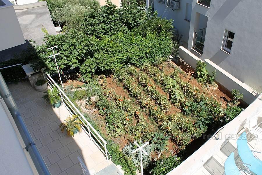 Rogoznica, apartment house with swimming pool