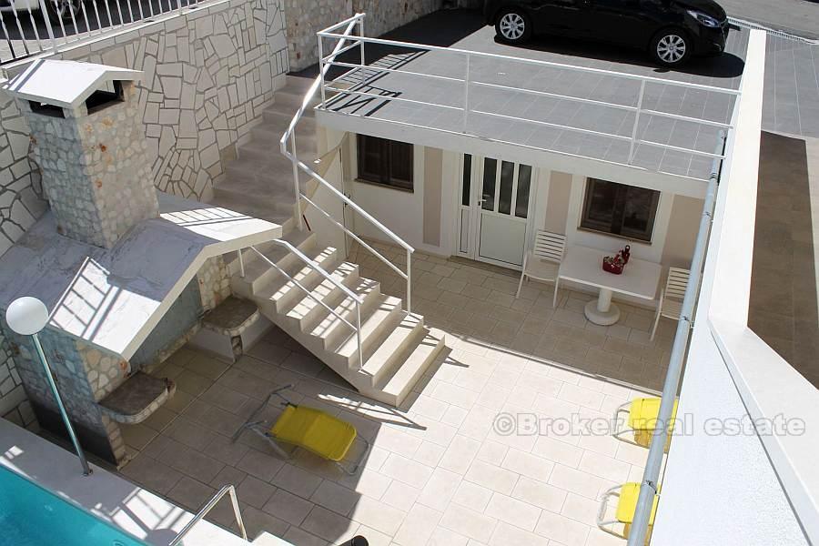 Rogoznica, apartment house with swimming pool