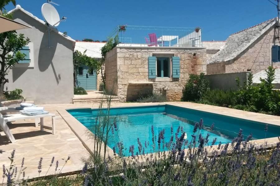 Isola di Brac, casa in pietra dalmata