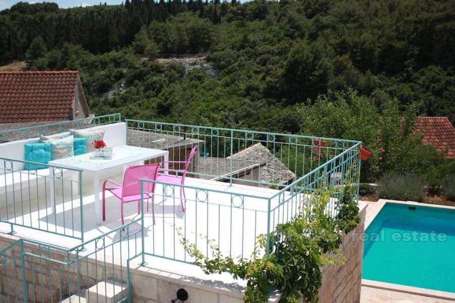 Isola di Brac, casa in pietra dalmata