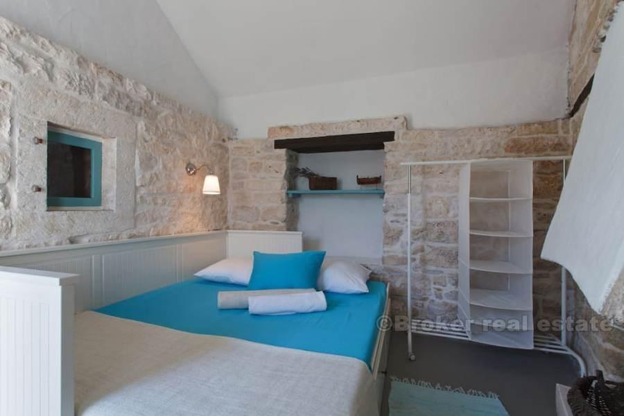 Isola di Brac, casa in pietra dalmata