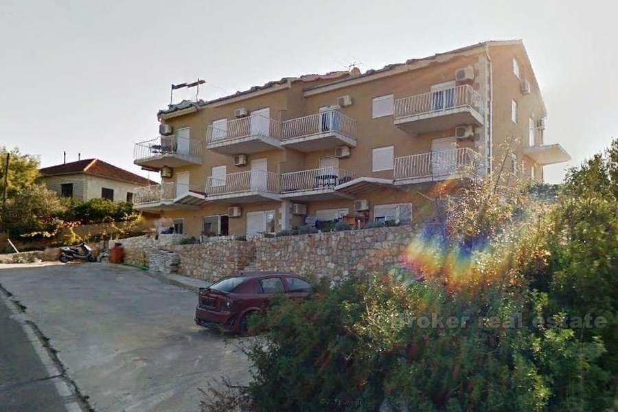 Ostrov Brač, útulný apartmán s jednou spálňou