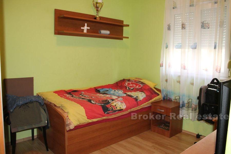 wyspa Hvar, trzy apartamenty z dwiema sypialniami