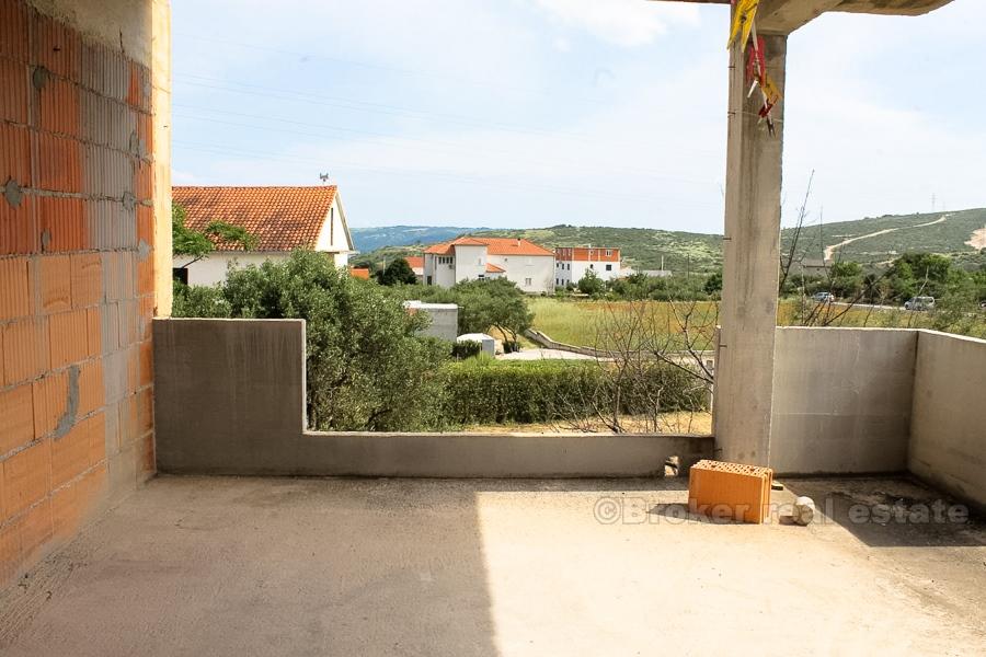 Trogir - Rymligt oavslutat hus
