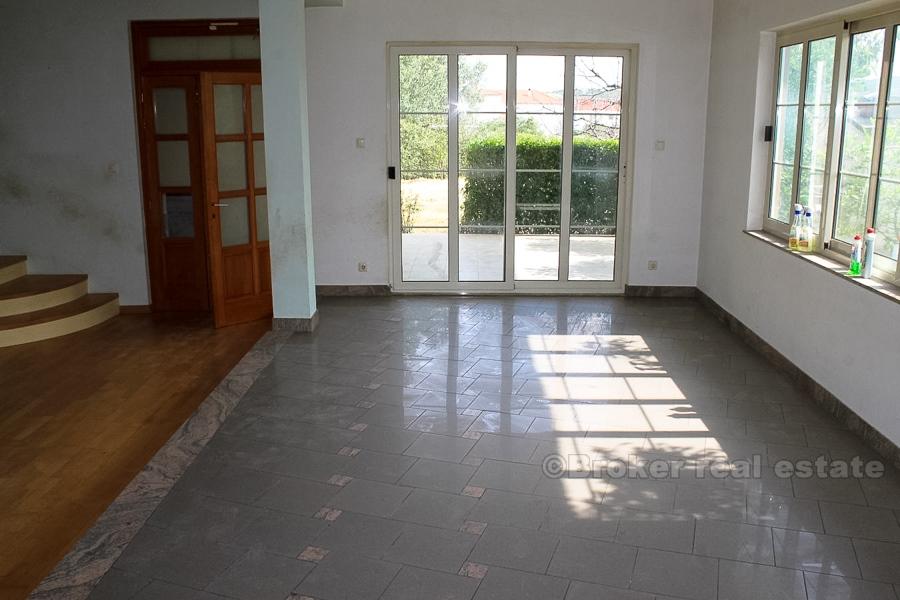 Trogir - Rymligt oavslutat hus