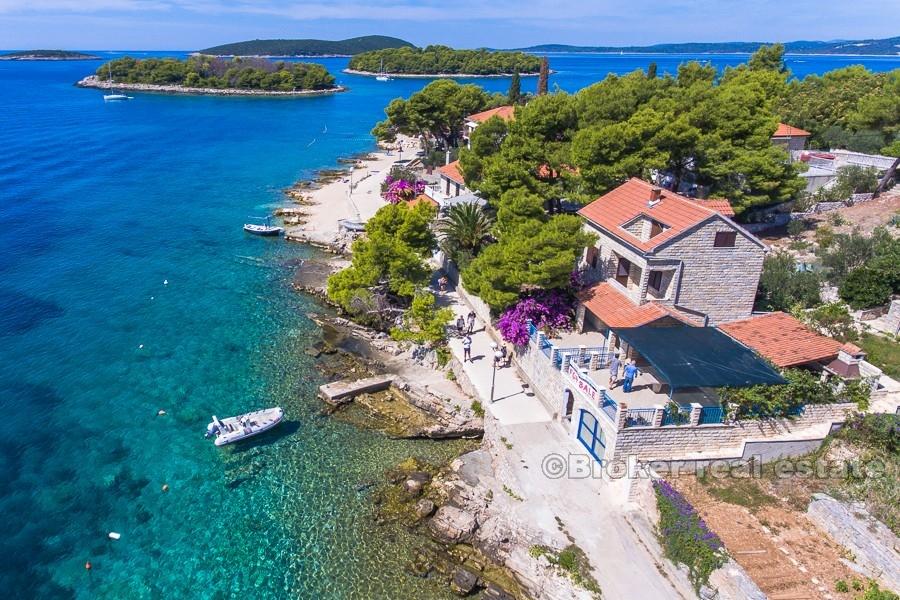 otok Šolta - Vila na 3 etaže, prvi red do mora