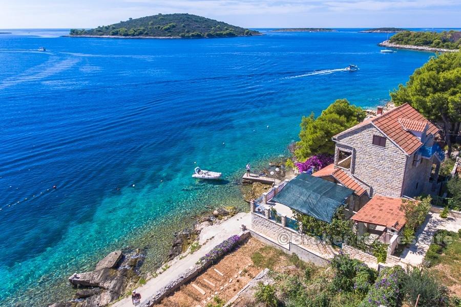 otok Šolta - Vila na 3 etaže, prvi red do mora