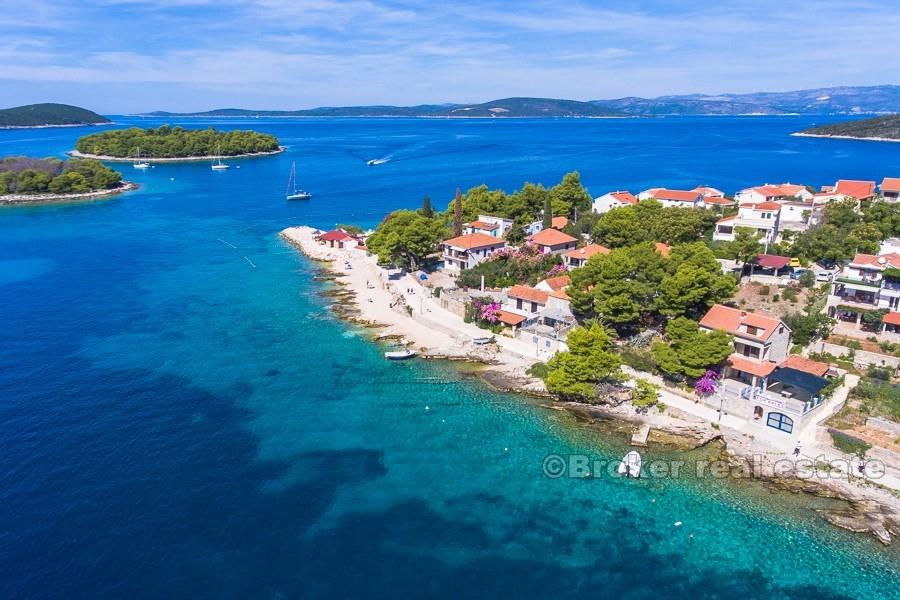 otok Šolta - Vila na 3 etaže, prvi red do mora