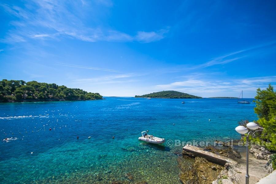 otok Šolta - Vila na 3 etaže, prvi red do mora