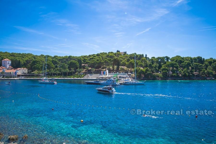 otok Šolta - Vila na 3 etaže, prvi red do mora