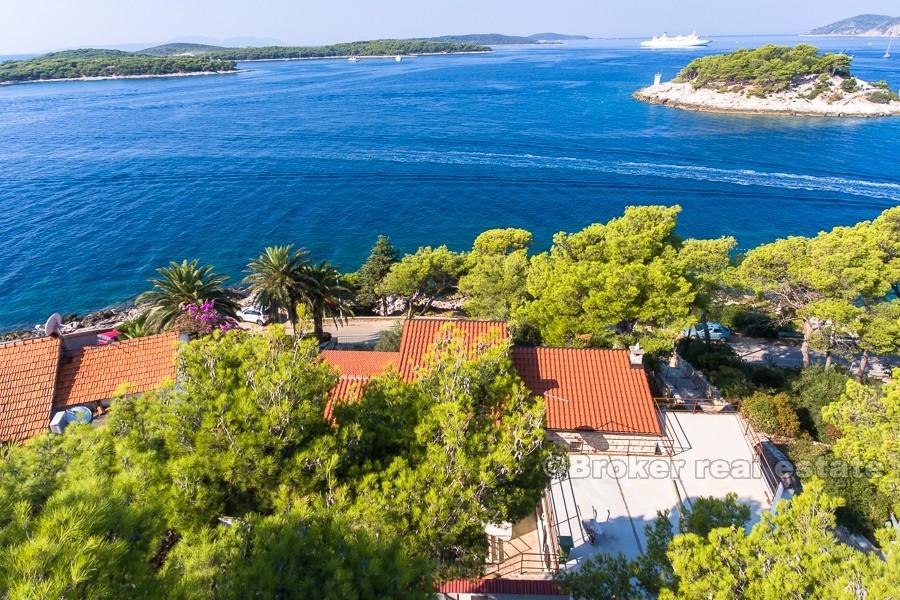 ostrov Hvar - Kamenný dom pri mori