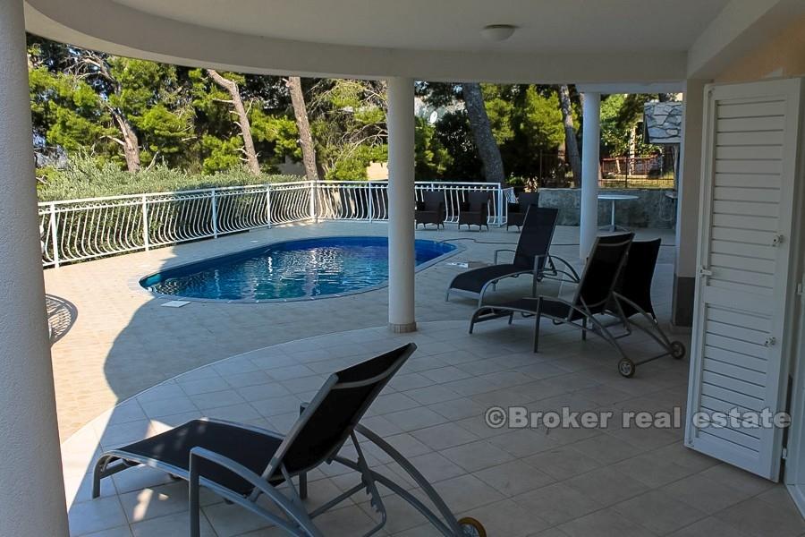 Омиш - отдельно стоящий дом с видом на море