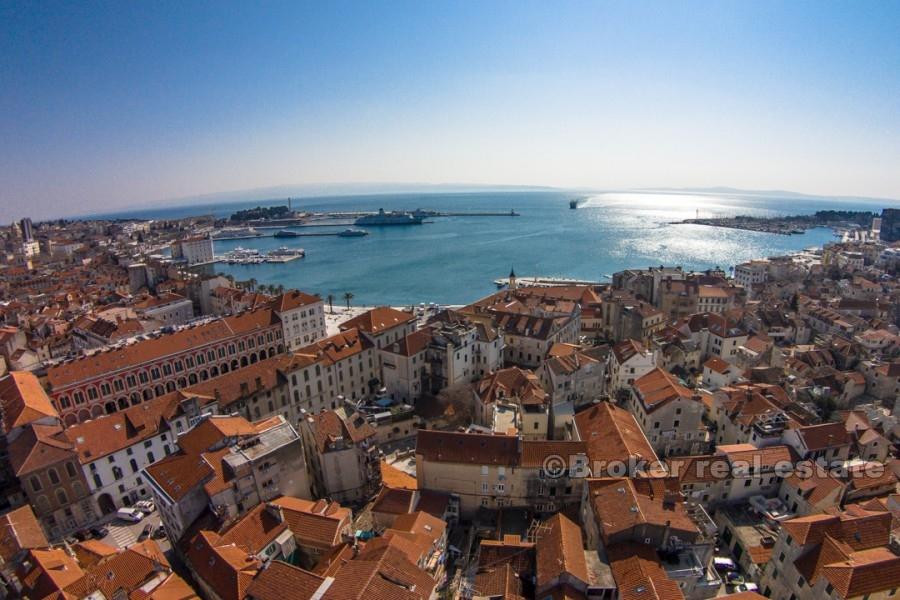 Split centrum - Tříložnicový apartmán v centru města