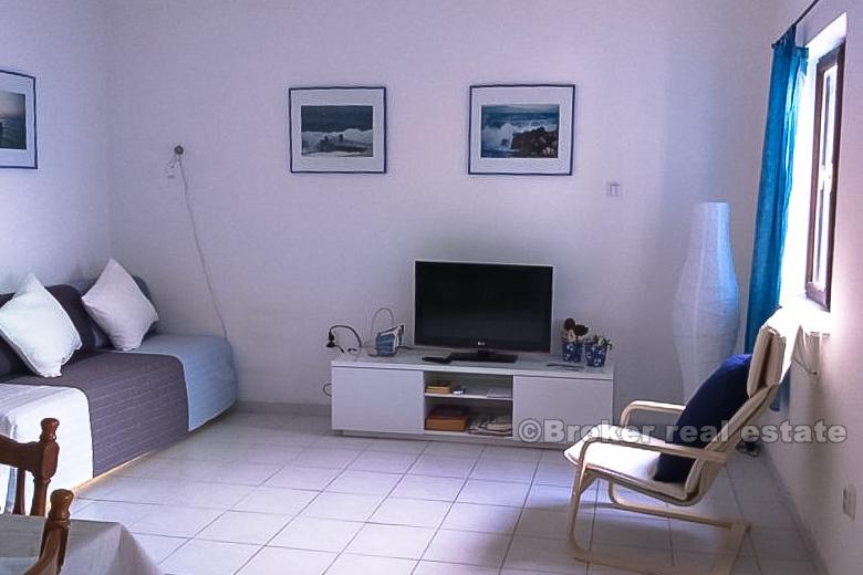 Otok Brač - apartman s vrtom