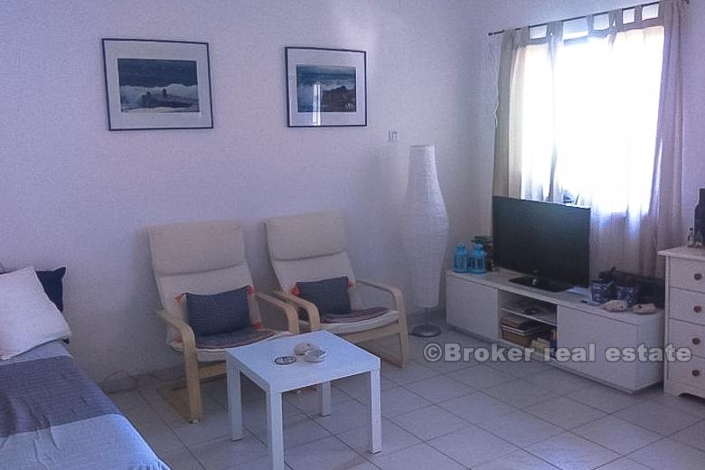 Otok Brač - apartman s vrtom